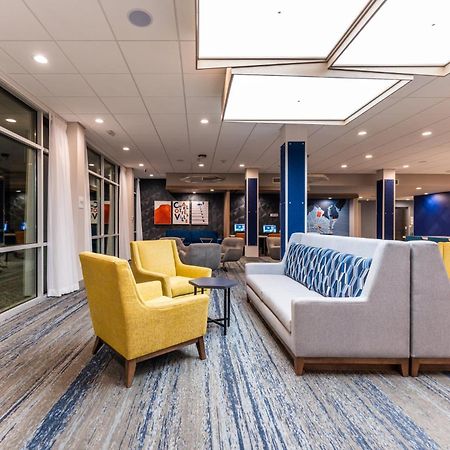 Holiday Inn Express & Suites Charlottesville By Ihg Exterior photo