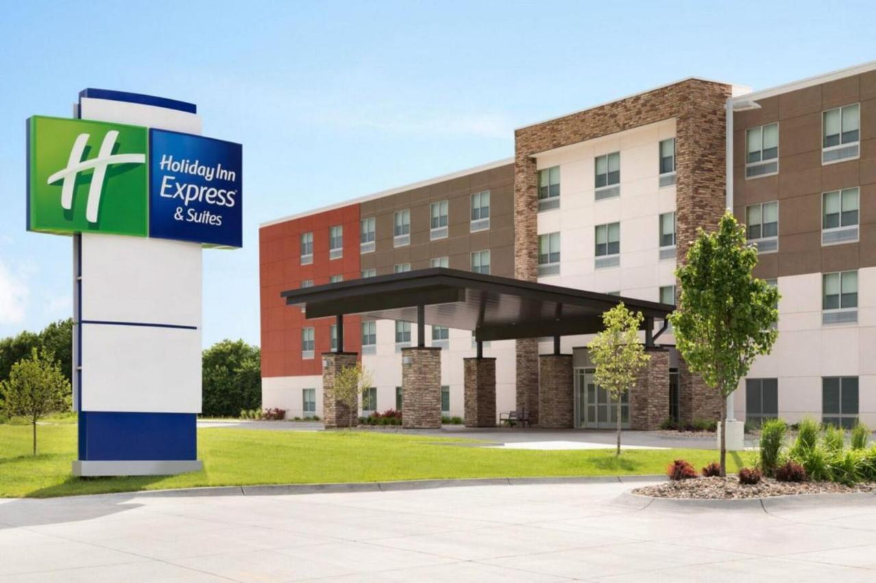 Holiday Inn Express & Suites Charlottesville By Ihg Exterior photo
