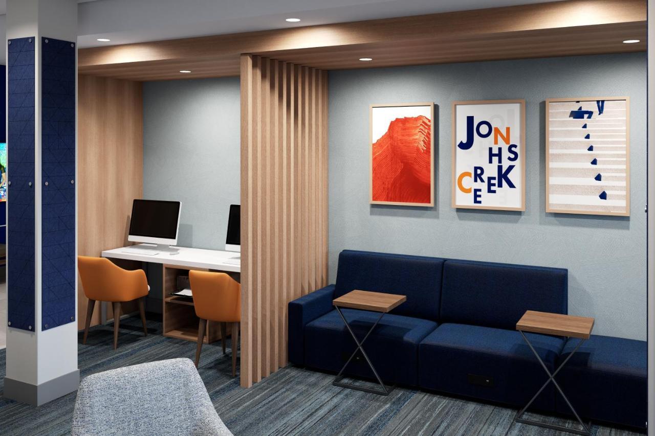 Holiday Inn Express & Suites Charlottesville By Ihg Exterior photo