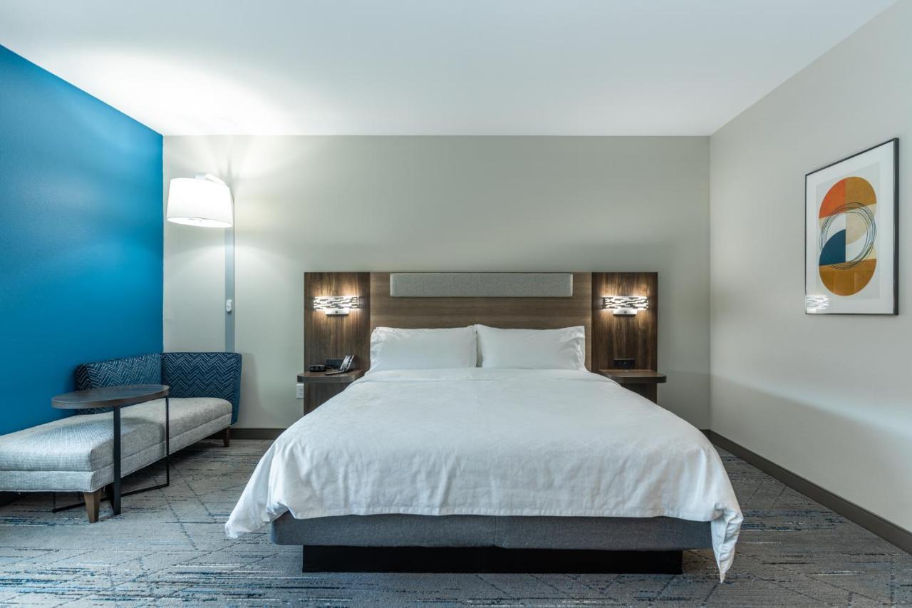 Holiday Inn Express & Suites Charlottesville By Ihg Exterior photo