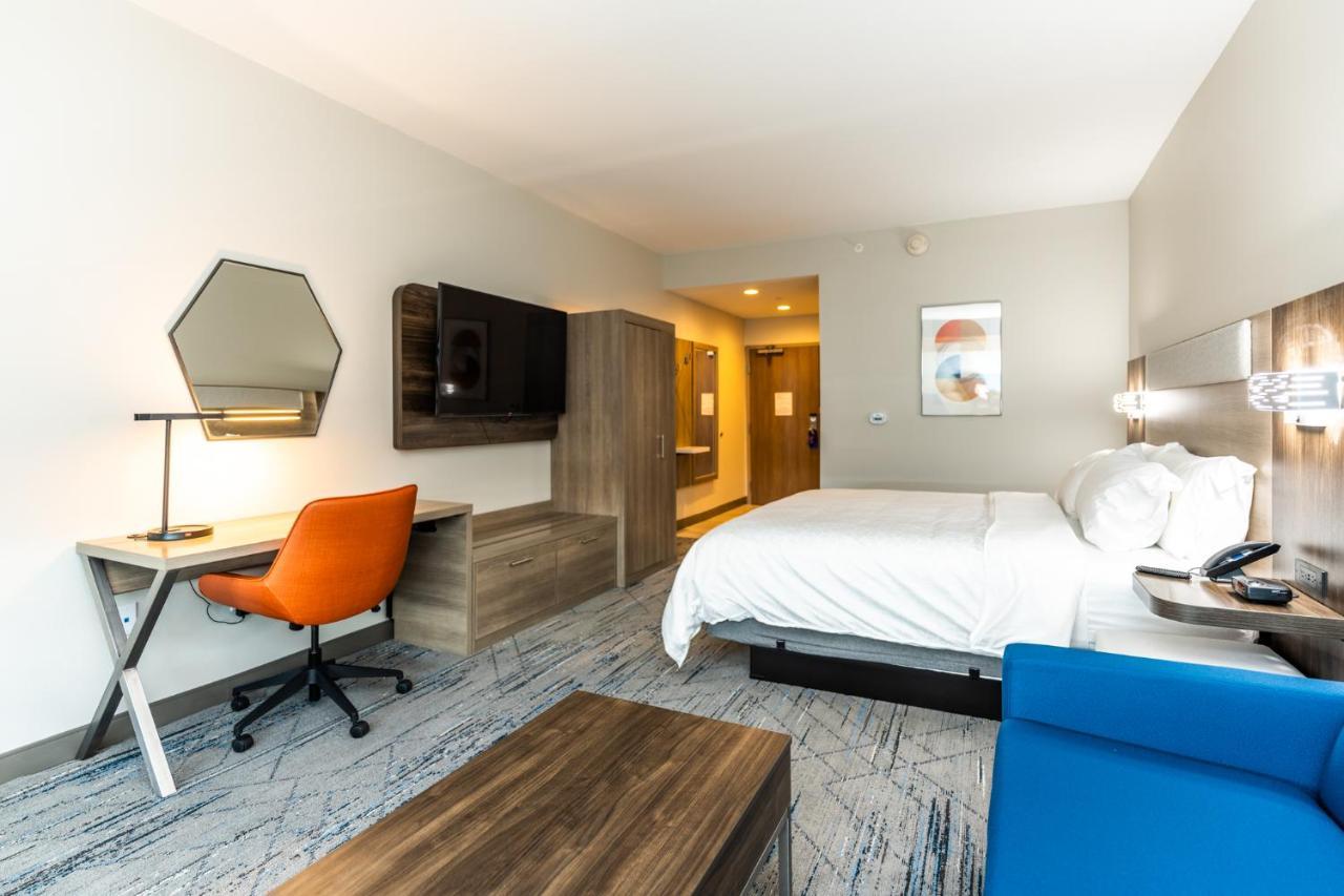 Holiday Inn Express & Suites Charlottesville By Ihg Exterior photo