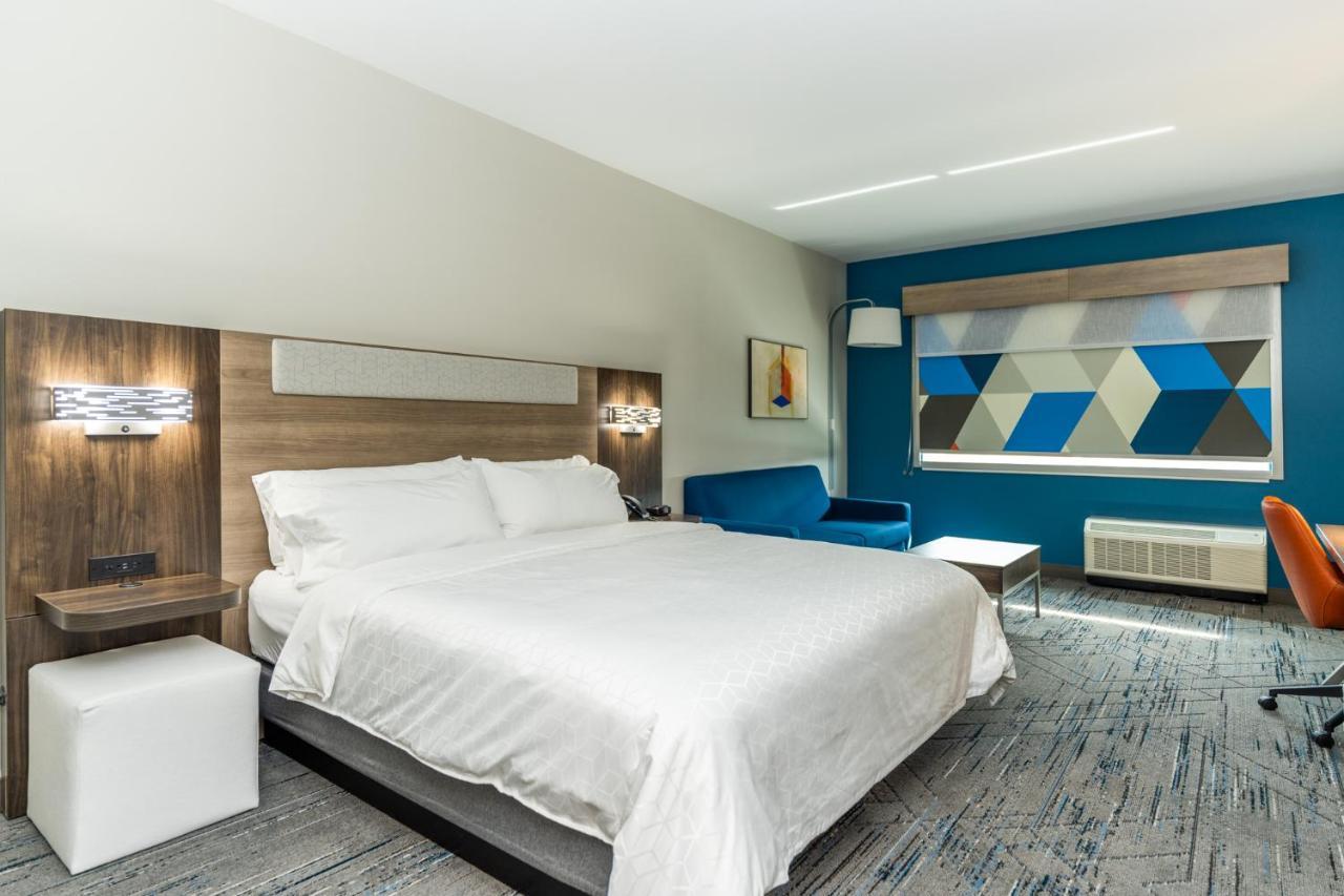 Holiday Inn Express & Suites Charlottesville By Ihg Exterior photo