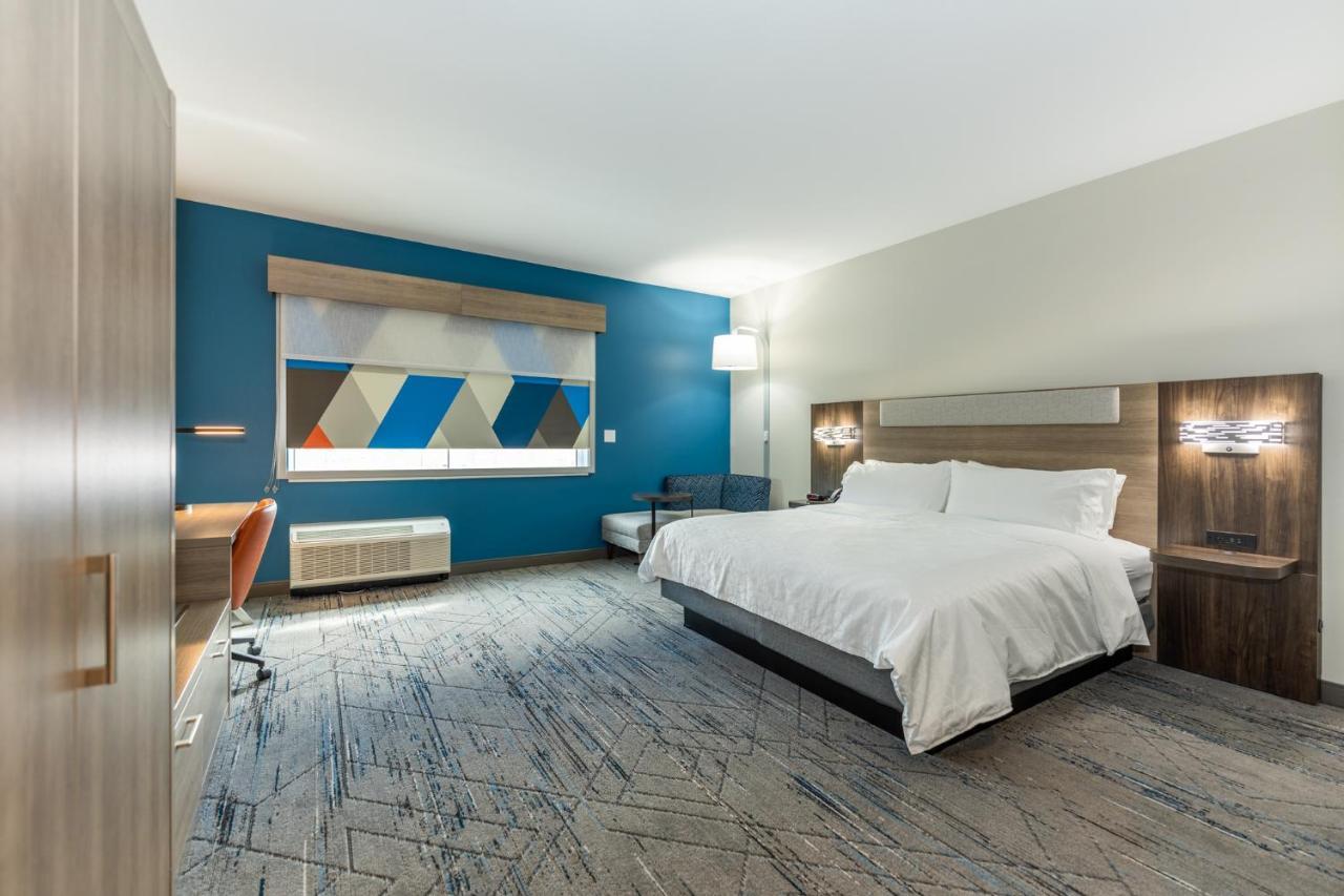 Holiday Inn Express & Suites Charlottesville By Ihg Exterior photo