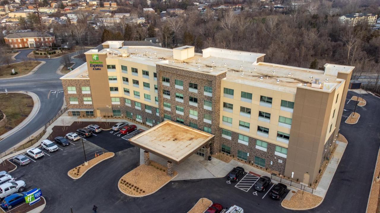 Holiday Inn Express & Suites Charlottesville By Ihg Exterior photo
