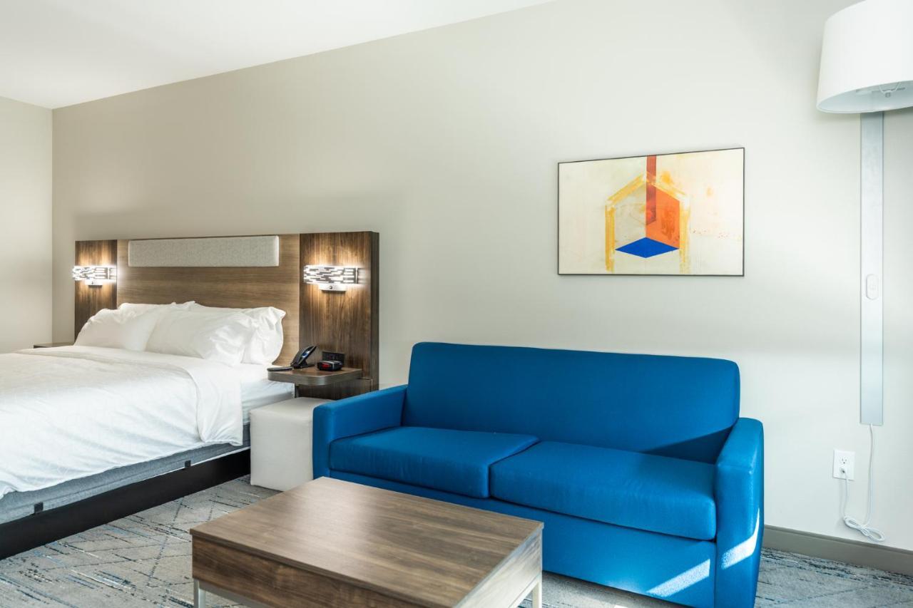 Holiday Inn Express & Suites Charlottesville By Ihg Exterior photo