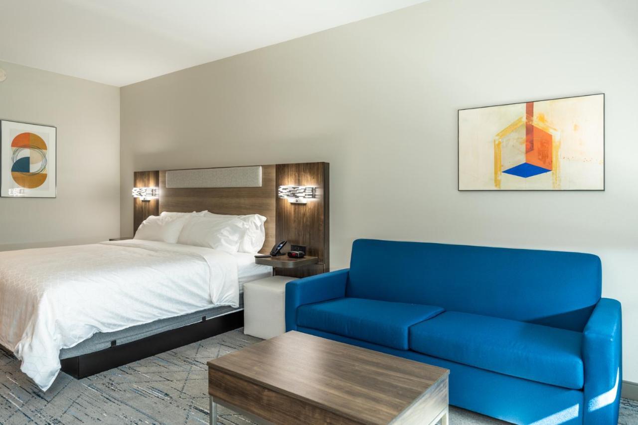 Holiday Inn Express & Suites Charlottesville By Ihg Exterior photo