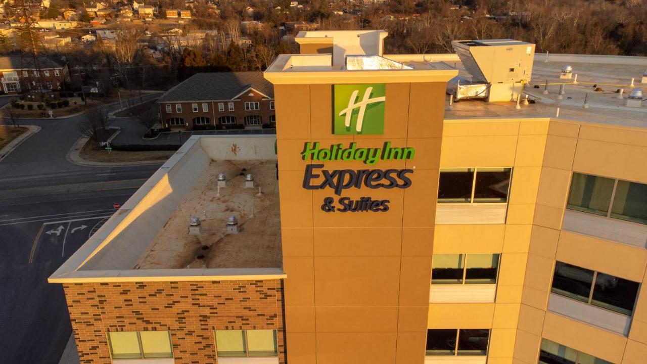 Holiday Inn Express & Suites Charlottesville By Ihg Exterior photo