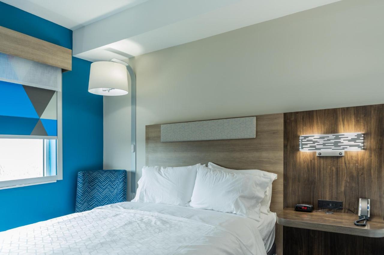 Holiday Inn Express & Suites Charlottesville By Ihg Exterior photo