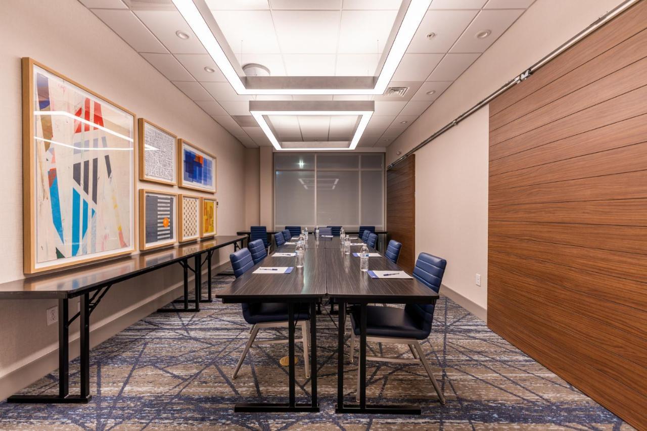 Holiday Inn Express & Suites Charlottesville By Ihg Exterior photo