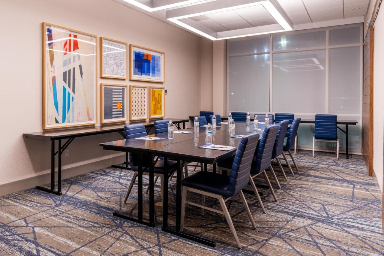 Holiday Inn Express & Suites Charlottesville By Ihg Exterior photo