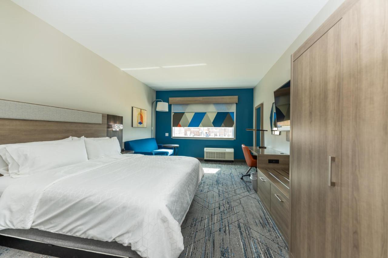 Holiday Inn Express & Suites Charlottesville By Ihg Exterior photo