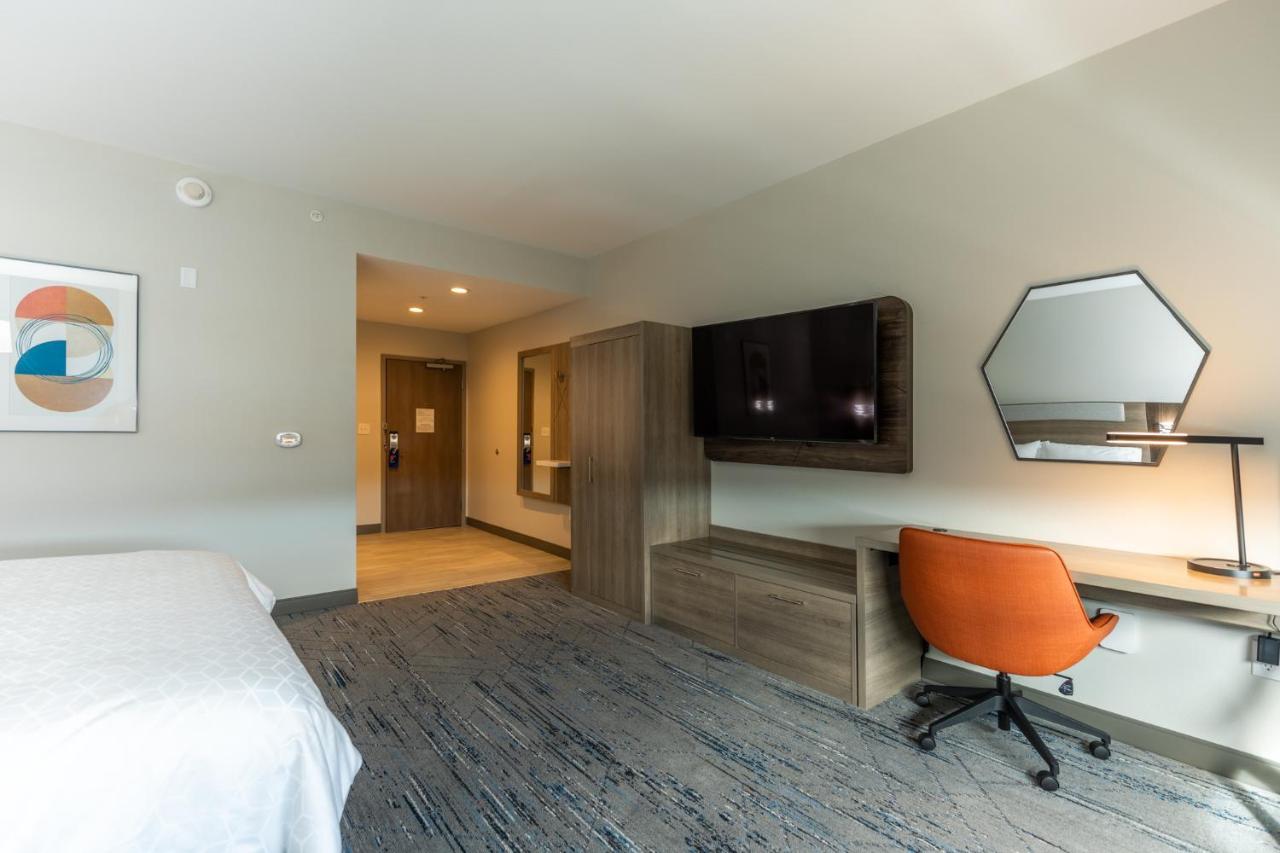 Holiday Inn Express & Suites Charlottesville By Ihg Exterior photo