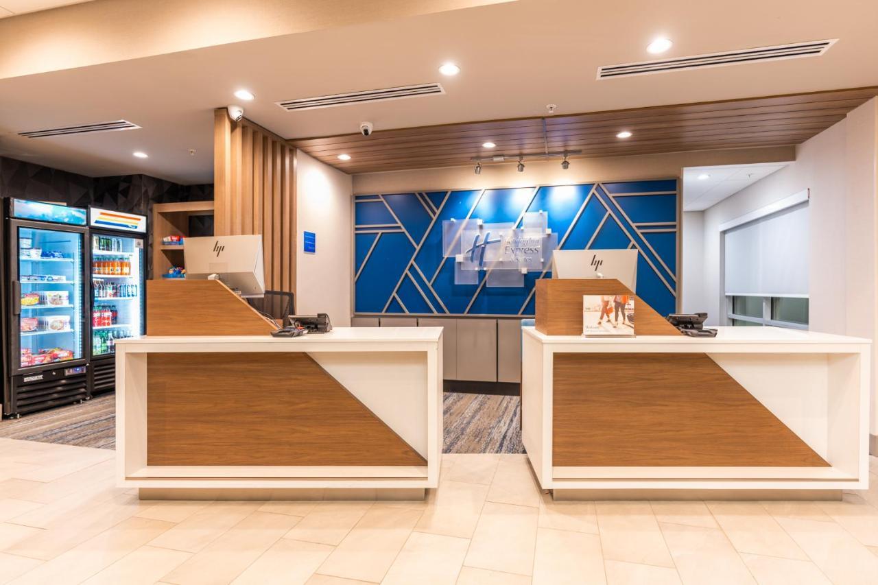 Holiday Inn Express & Suites Charlottesville By Ihg Exterior photo