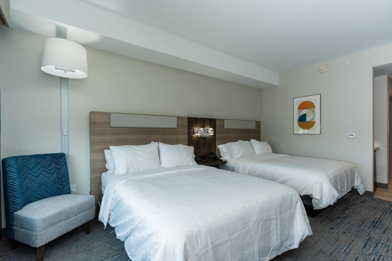 Holiday Inn Express & Suites Charlottesville By Ihg Exterior photo