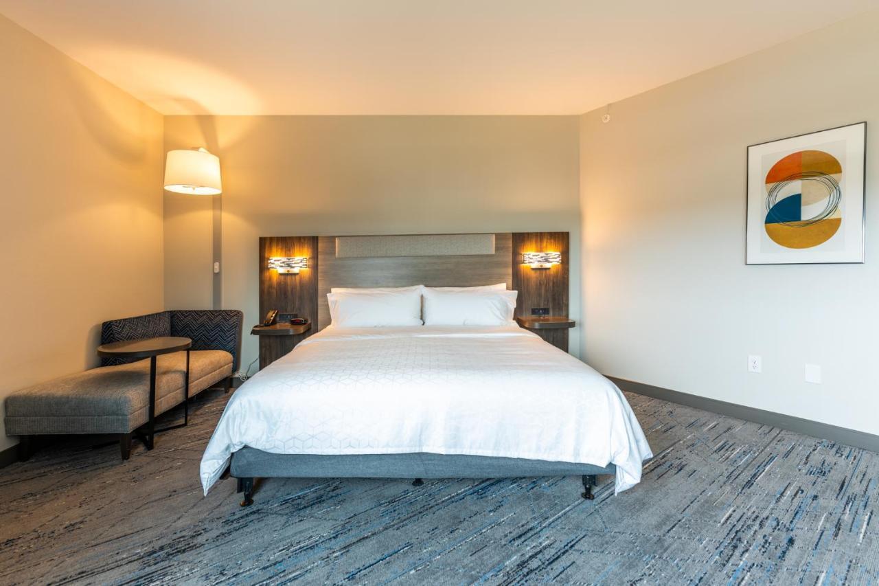Holiday Inn Express & Suites Charlottesville By Ihg Exterior photo