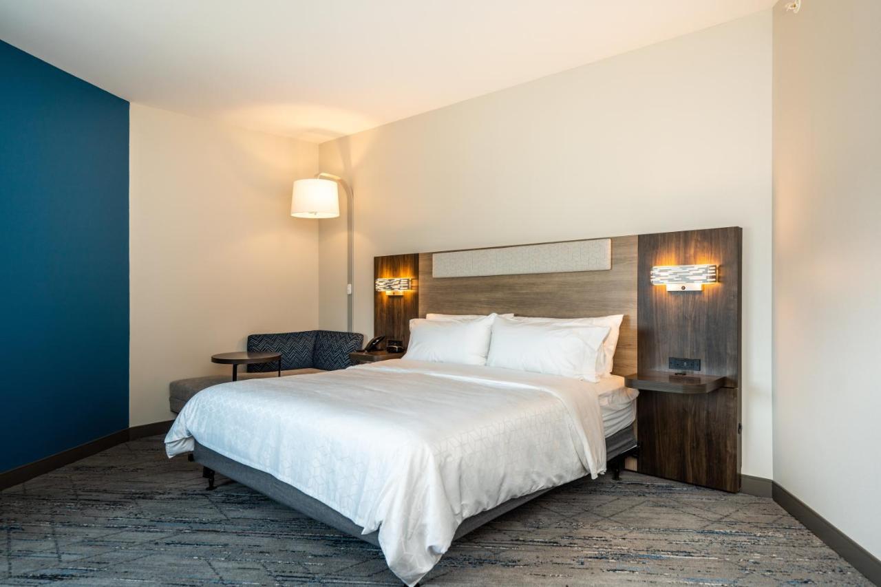 Holiday Inn Express & Suites Charlottesville By Ihg Exterior photo