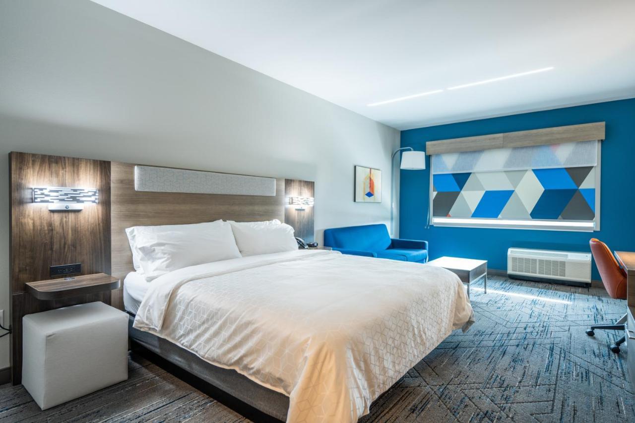 Holiday Inn Express & Suites Charlottesville By Ihg Exterior photo