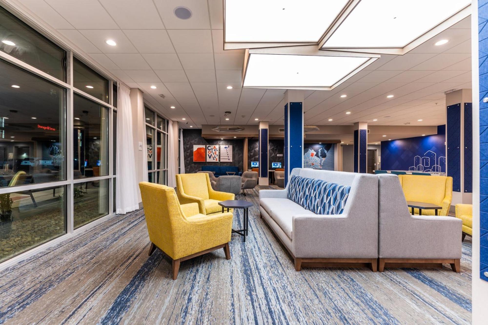 Holiday Inn Express & Suites Charlottesville By Ihg Exterior photo